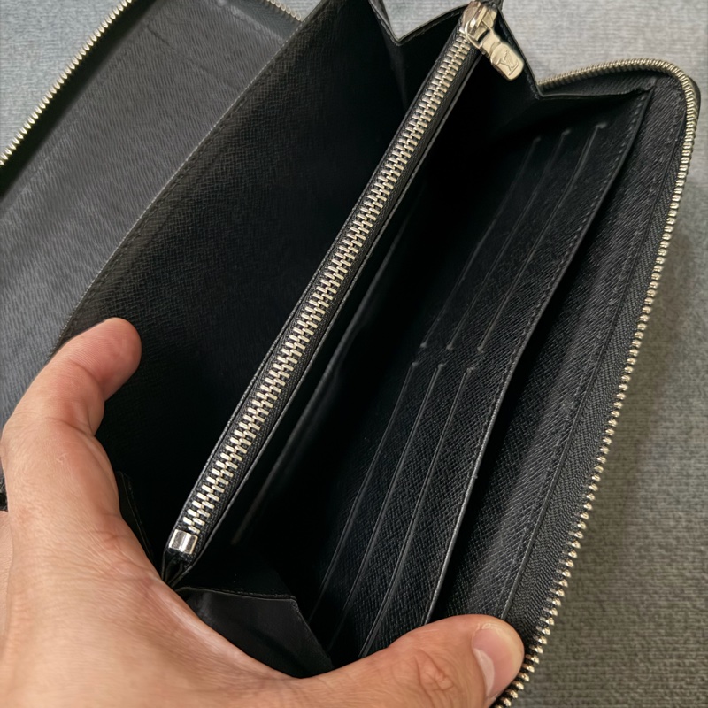 Lv黑棋盤格拉鍊護照長夾(N63077)停產-7