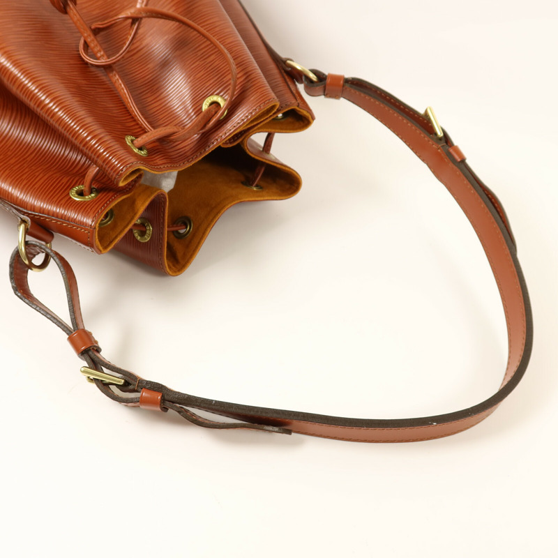LOUIS VUITTON Epi Noe金扣肩背袋-7