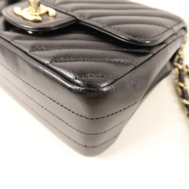 CHANEL 羊皮皮革Mini Classic 17金扣鏈帶肩背袋-14