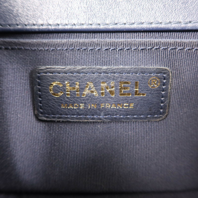 CHANEL 羊皮皮革Boy 20金扣鏈帶肩背袋-5