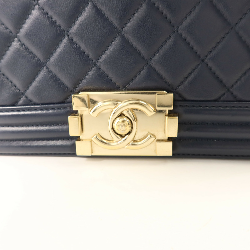 CHANEL 羊皮皮革Boy 20金扣鏈帶肩背袋-9