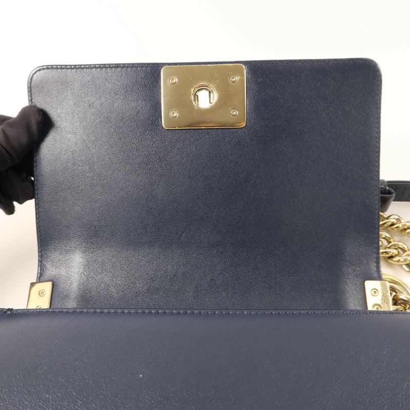 CHANEL 羊皮皮革Boy 20金扣鏈帶肩背袋-10