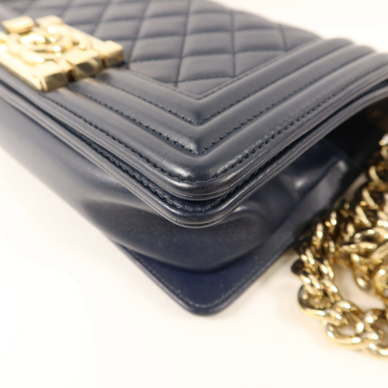 CHANEL 羊皮皮革Boy 20金扣鏈帶肩背袋-12