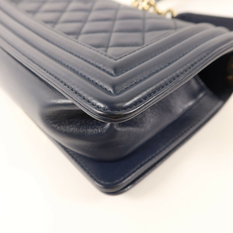 CHANEL 羊皮皮革Boy 20金扣鏈帶肩背袋-14