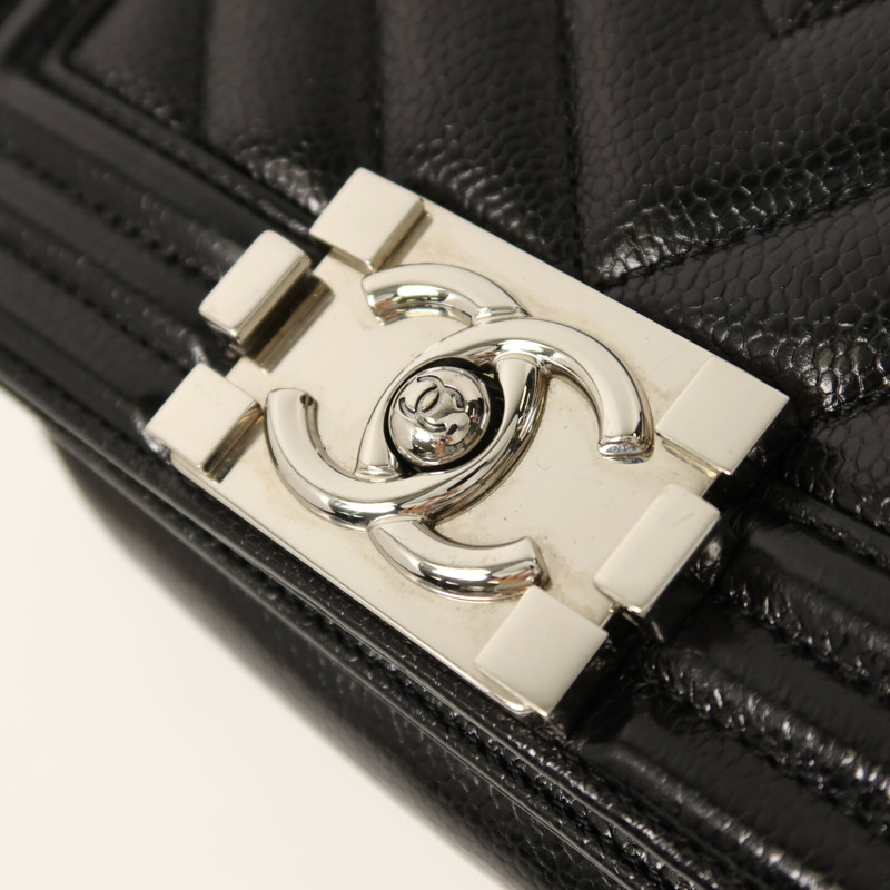 CHANEL 牛皮皮革Boy 20銀扣鏈帶肩背袋-9