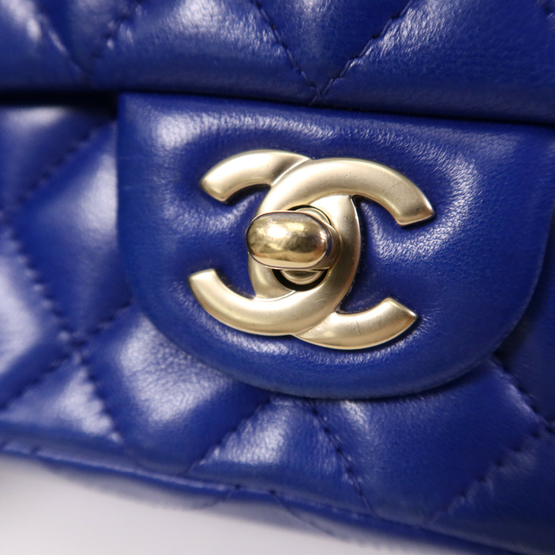 CHANEL 羊皮皮革Mini Classic 20金扣鏈帶肩背袋-6