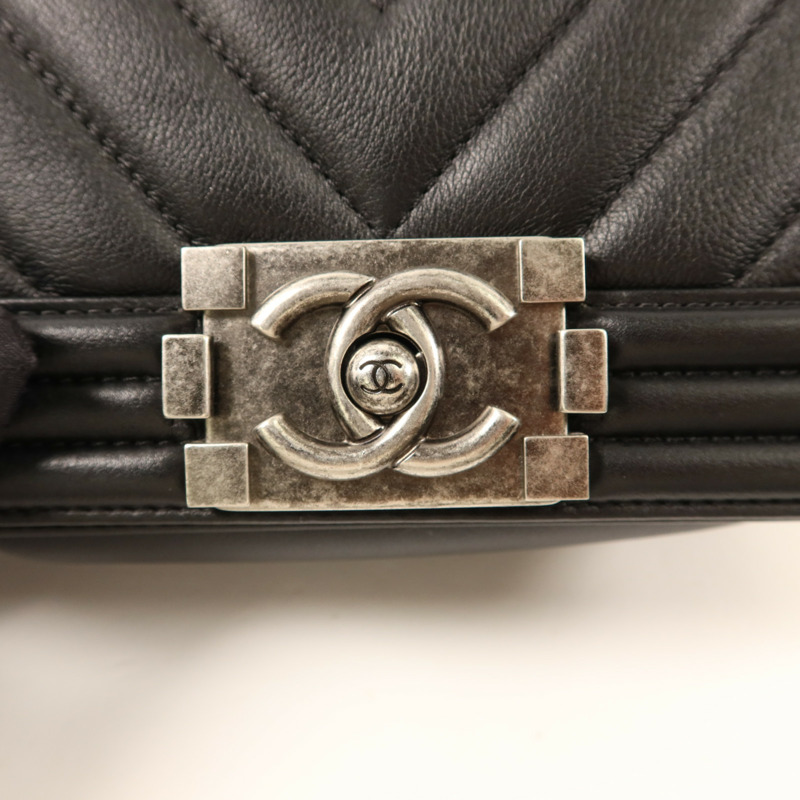 CHANEL 牛皮皮革Boy 20鏈帶肩背袋-9