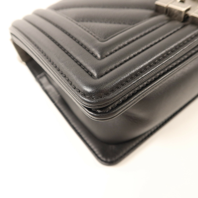 CHANEL 牛皮皮革Boy 20鏈帶肩背袋-12