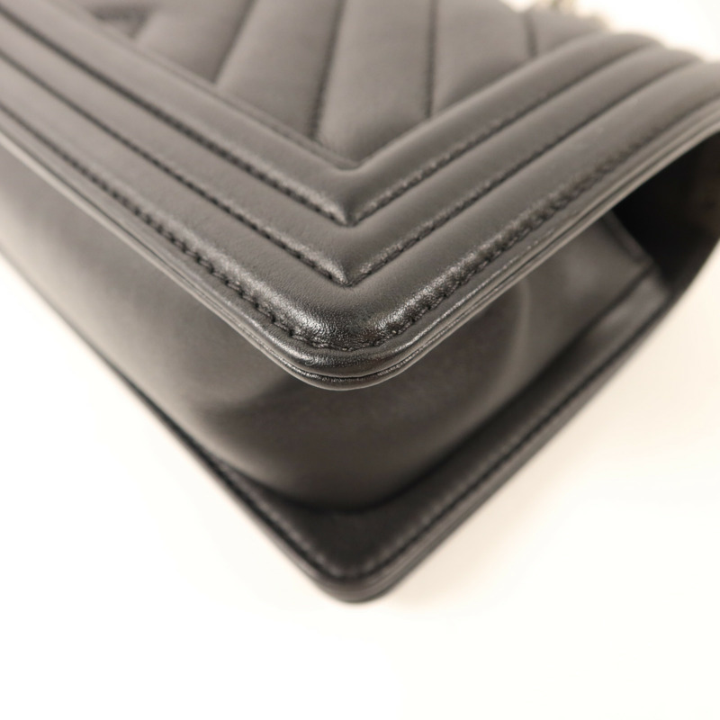 CHANEL 牛皮皮革Boy 20鏈帶肩背袋-13