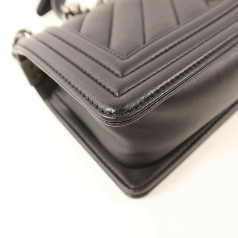 CHANEL 牛皮皮革Boy 20鏈帶肩背袋-14