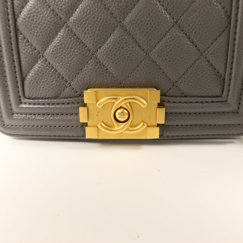 CHANEL 牛皮皮革Mini Boy金扣鏈帶肩背袋-9
