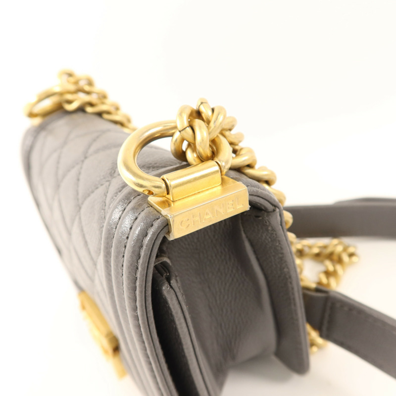 CHANEL 牛皮皮革Mini Boy金扣鏈帶肩背袋-10