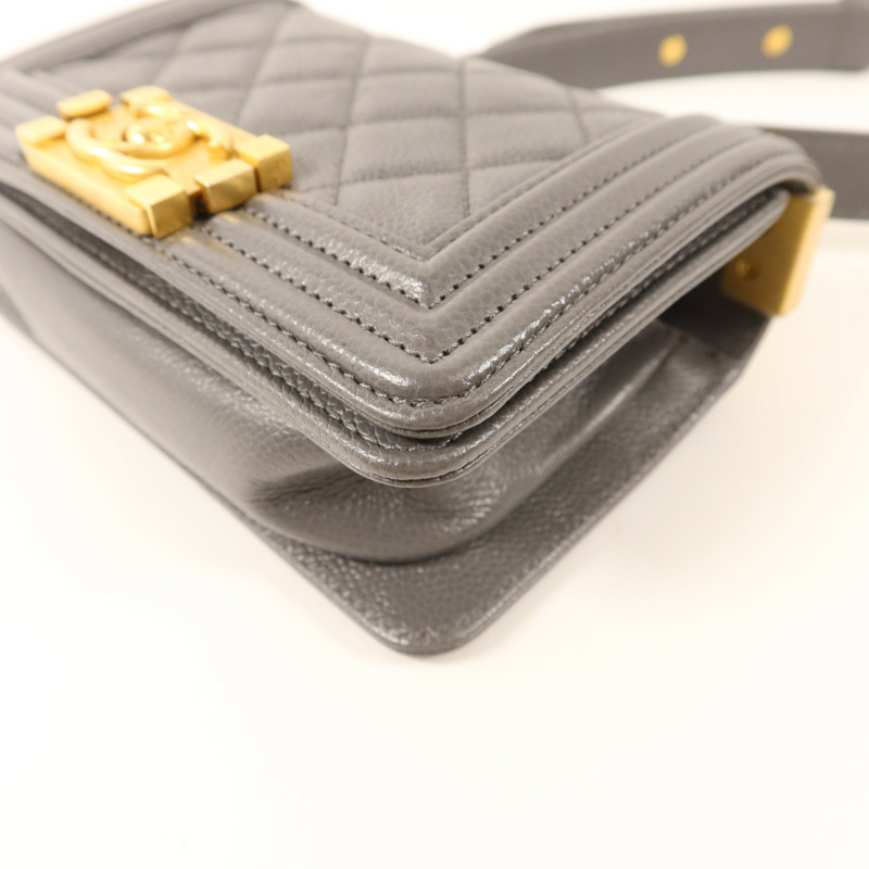 CHANEL 牛皮皮革Mini Boy金扣鏈帶肩背袋-11