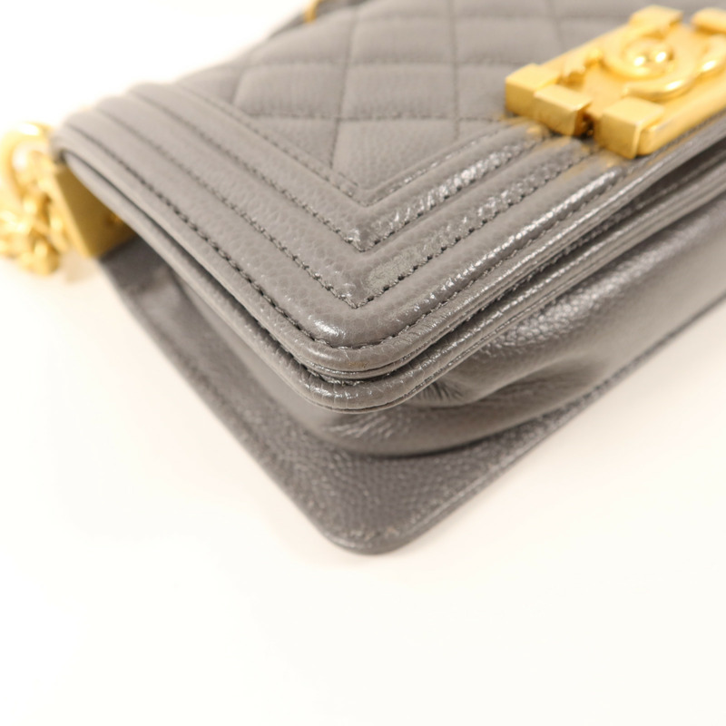 CHANEL 牛皮皮革Mini Boy金扣鏈帶肩背袋-12