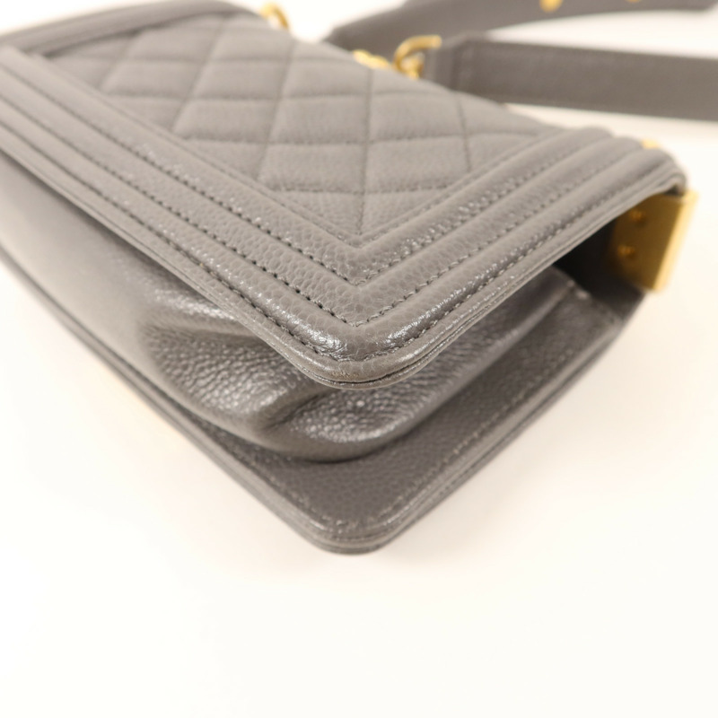 CHANEL 牛皮皮革Mini Boy金扣鏈帶肩背袋-13