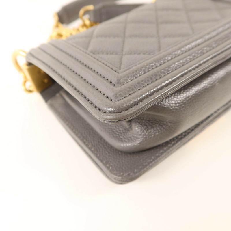 CHANEL 牛皮皮革Mini Boy金扣鏈帶肩背袋-14