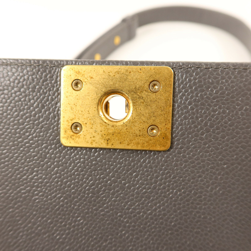 CHANEL 牛皮皮革Mini Boy金扣鏈帶肩背袋-16
