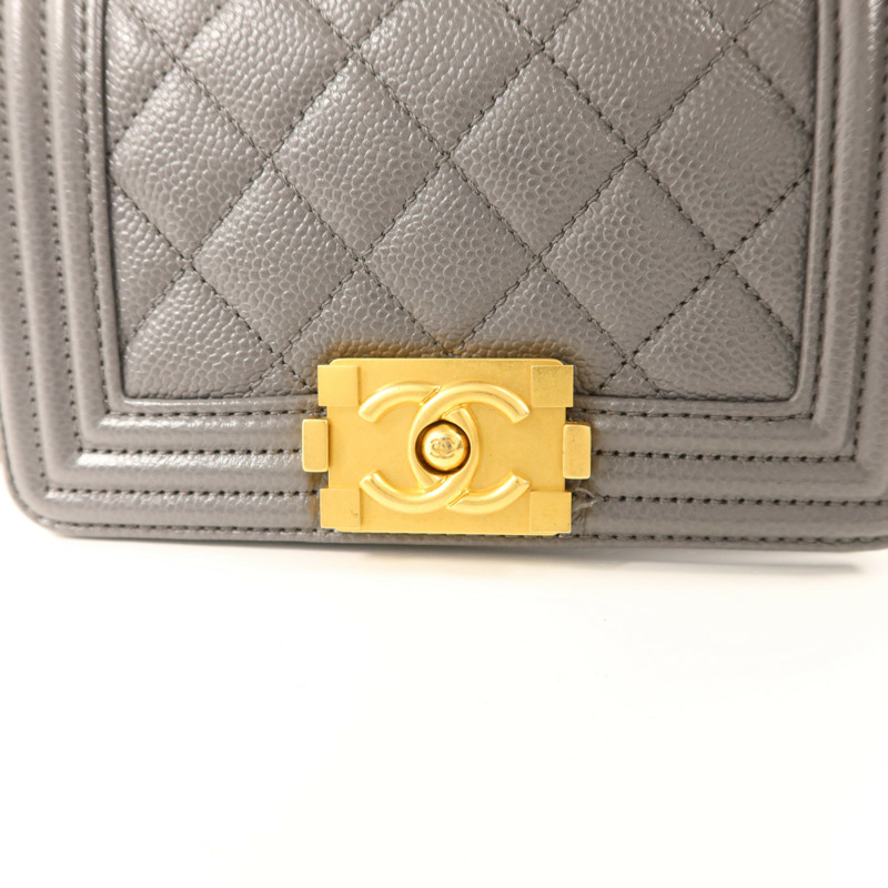 CHANEL 牛皮皮革Mini Boy金扣鏈帶肩背袋-9