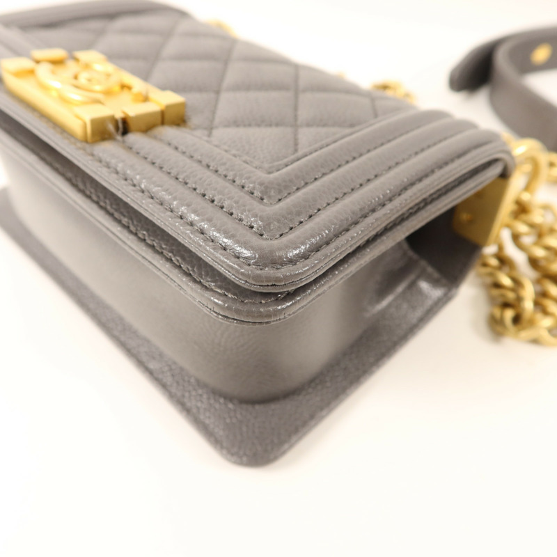 CHANEL 牛皮皮革Mini Boy金扣鏈帶肩背袋-11