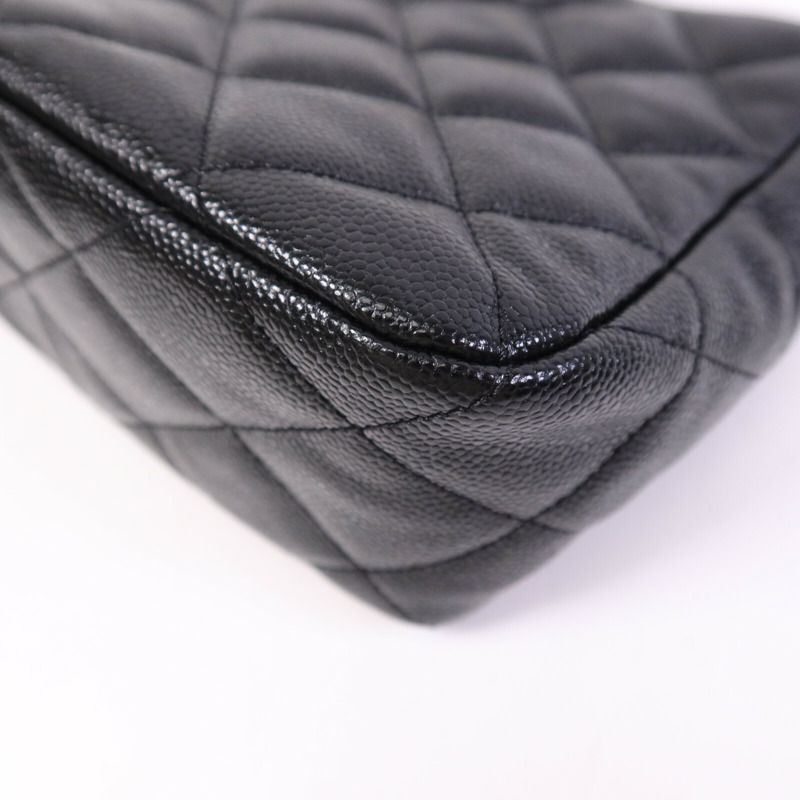 CHANEL 牛皮皮革Hobo Bag金扣鏈帶肩背袋-12