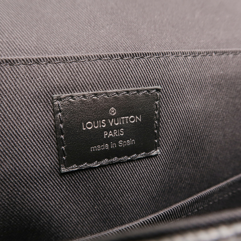 LOUIS VUITTON Damier Graphite District PM Messenger銀扣肩背袋-5