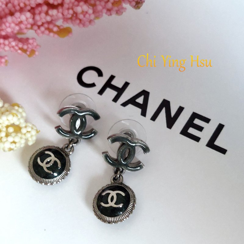 Chanel  香奈兒 🎀現品實拍🎀 CC 標誌與綠色琺瑯水滴耳環 ~約9成新-12