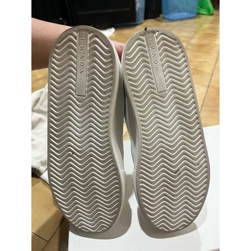 二手私物 Prada 白色皮革休閒鞋 尺寸37-0