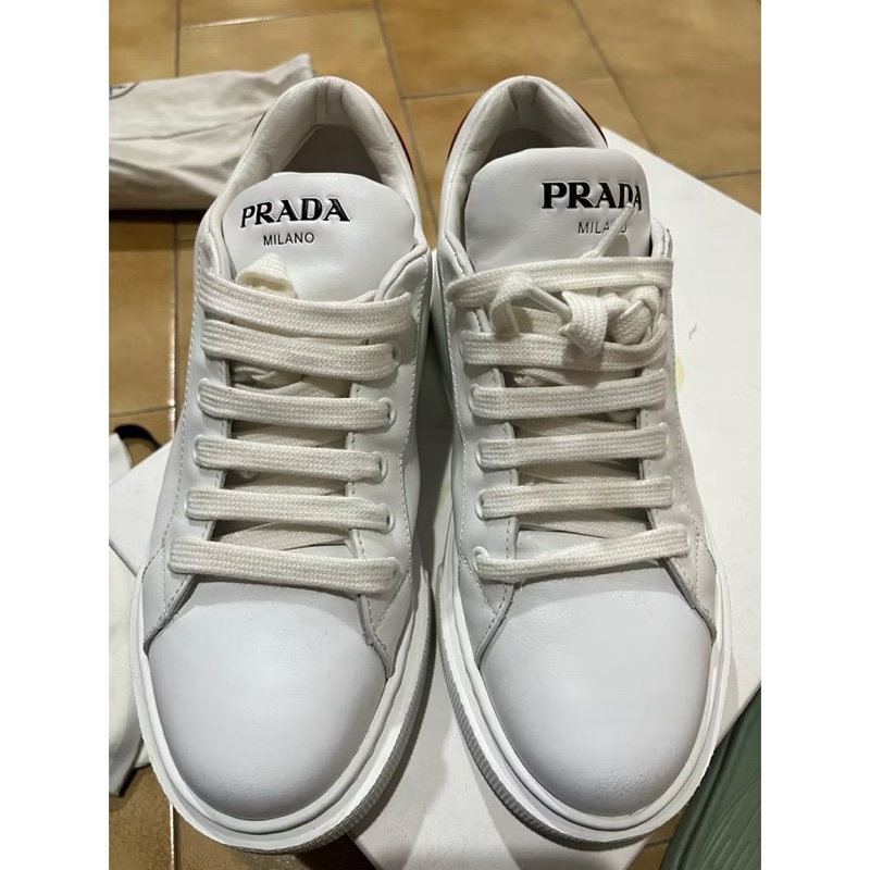 二手私物 Prada 白色皮革休閒鞋 尺寸37-5