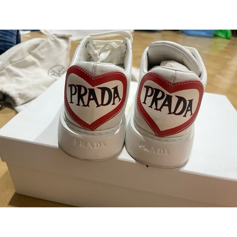 二手私物 Prada 白色皮革休閒鞋 尺寸37-6