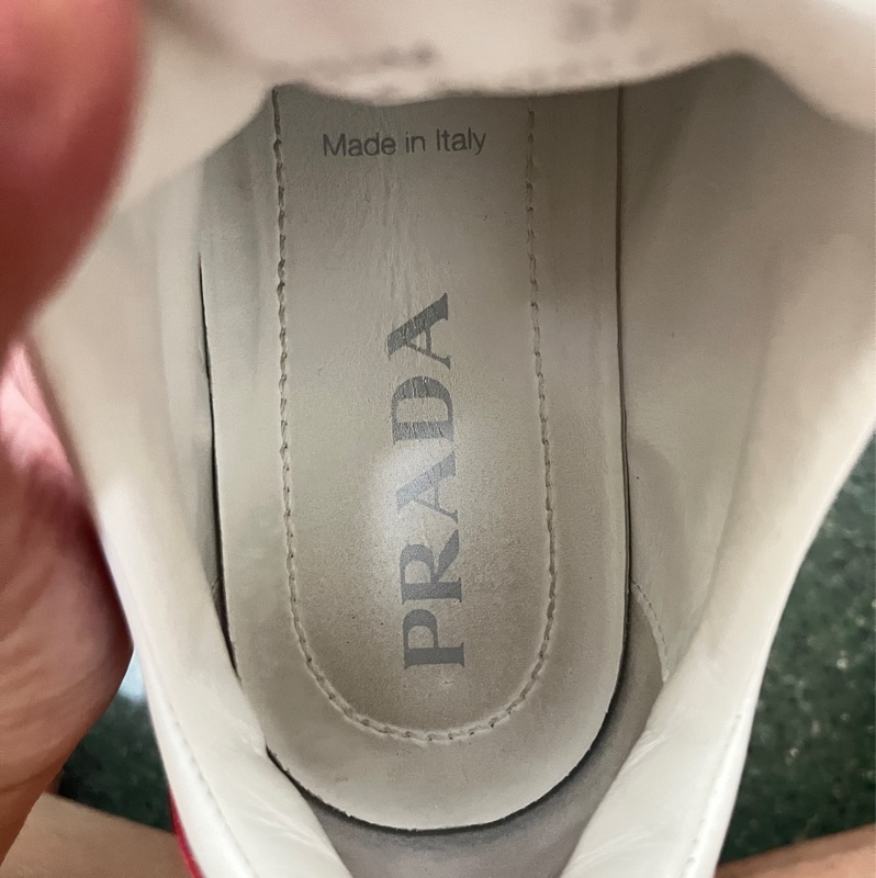 二手私物 Prada 白色皮革休閒鞋 尺寸37-5