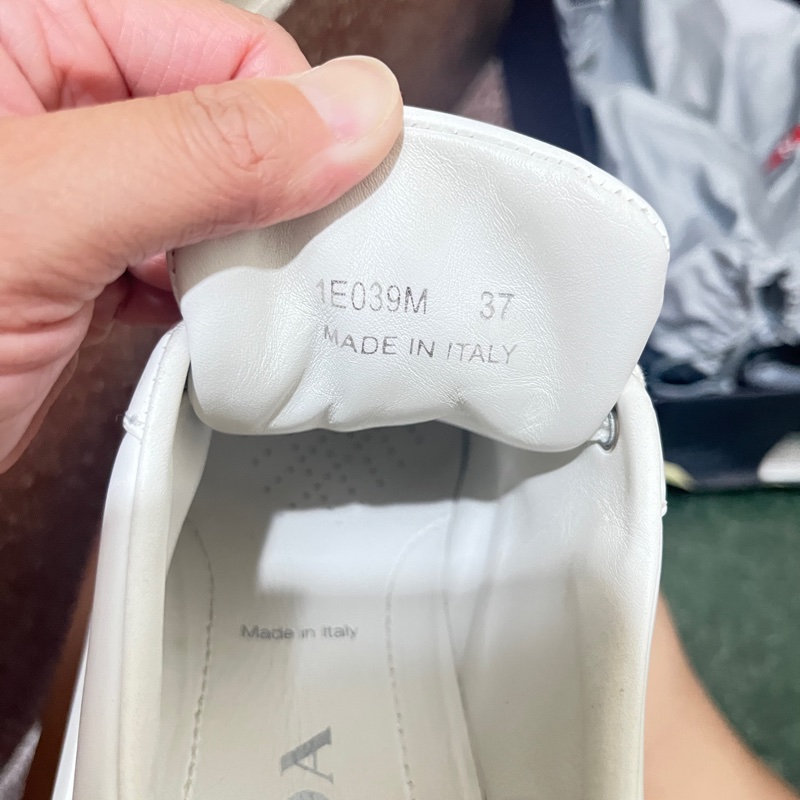 二手私物 Prada 白色皮革休閒鞋 尺寸37-10