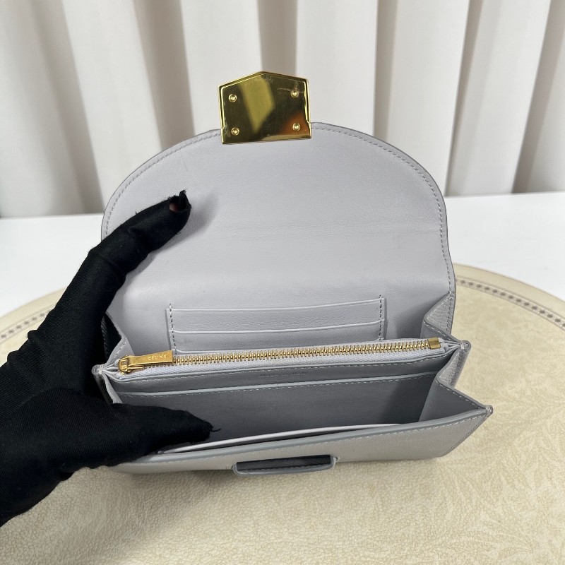 nj spy Celine賽琳 灰色短款錢包 內裡乾淨整潔 卡位多 容量大 有拉鏈隔層-16