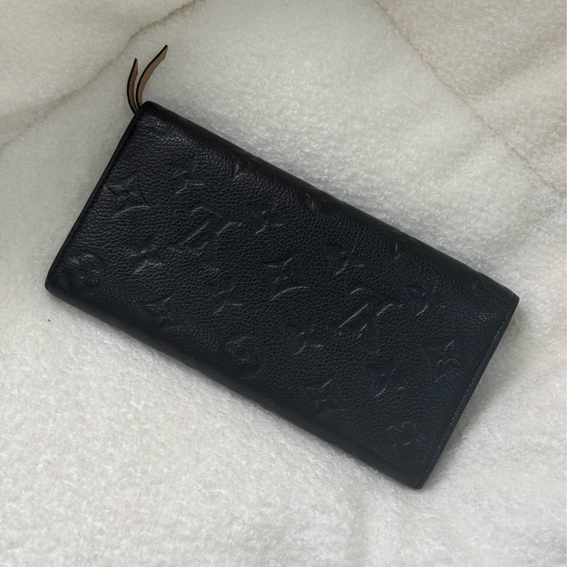 Lv Emilie 黑色牛皮壓紋長夾🧋內裡奶茶色-1