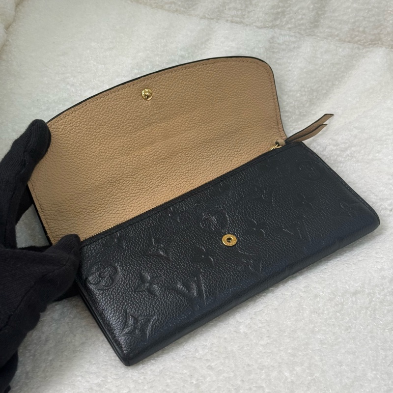 Lv Emilie 黑色牛皮壓紋長夾🧋內裡奶茶色-2