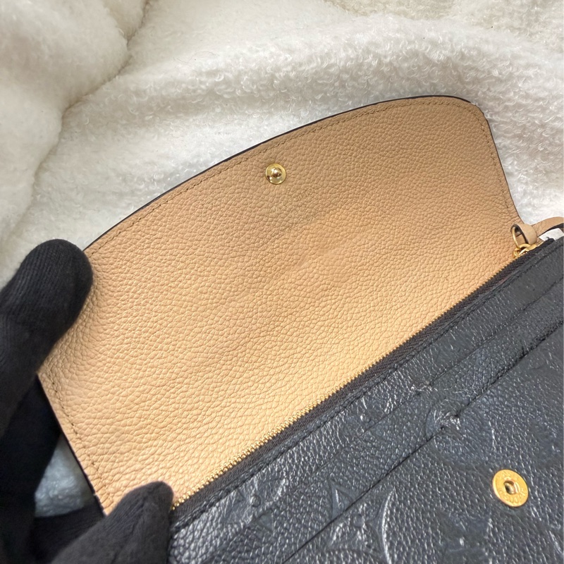 Lv Emilie 黑色牛皮壓紋長夾🧋內裡奶茶色-3