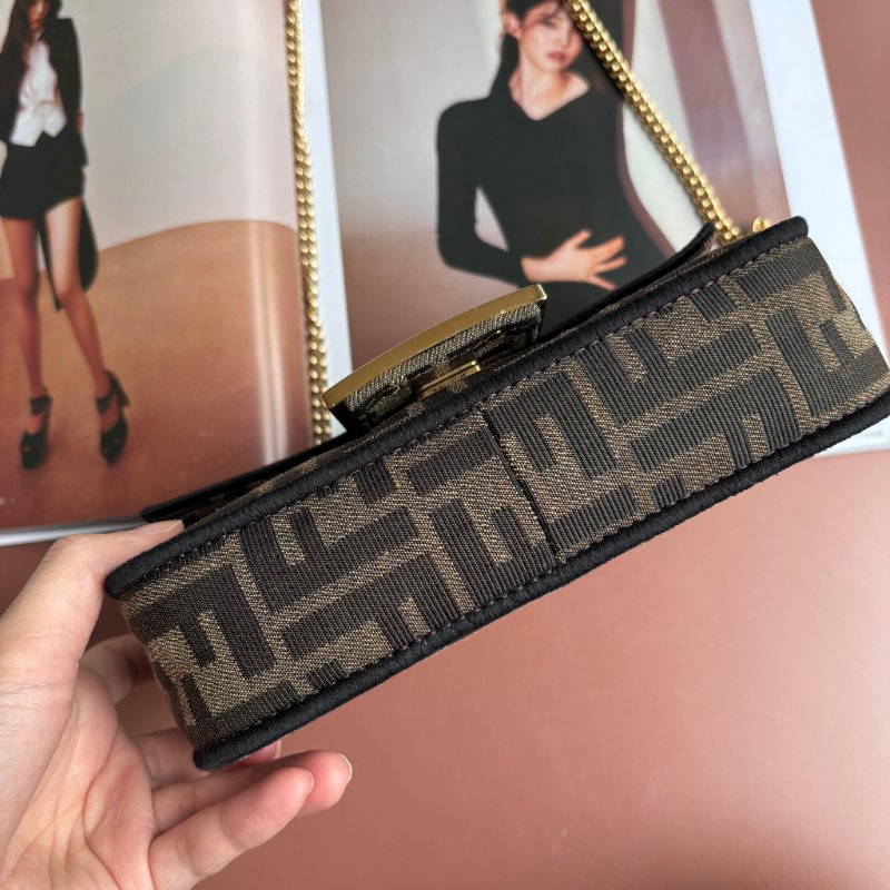 ::FENDI:: Baguette 棕色FF提花布料 迷你法棍 MINI鏈包 手提包-3