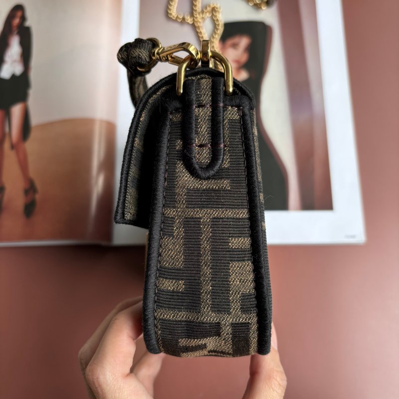 ::FENDI:: Baguette 棕色FF提花布料 迷你法棍 MINI鏈包 手提包-5