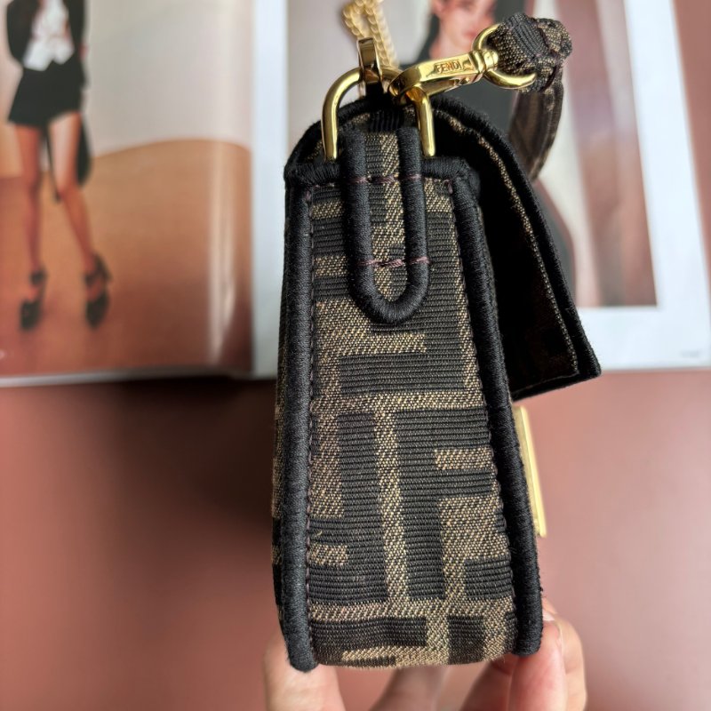 ::FENDI:: Baguette 棕色FF提花布料 迷你法棍 MINI鏈包 手提包-6