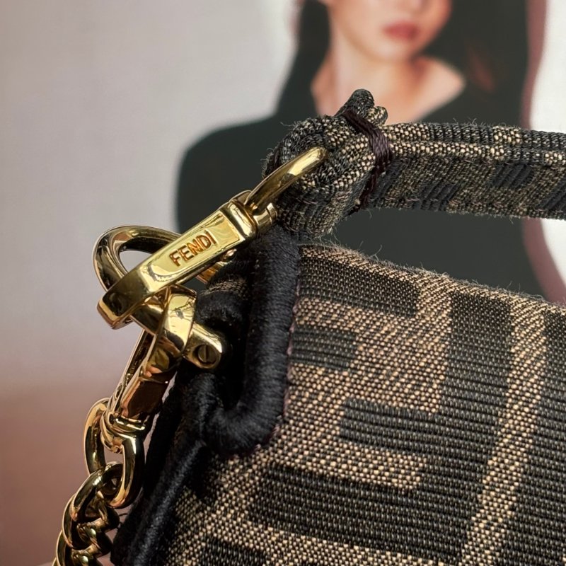 ::FENDI:: Baguette 棕色FF提花布料 迷你法棍 MINI鏈包 手提包-7