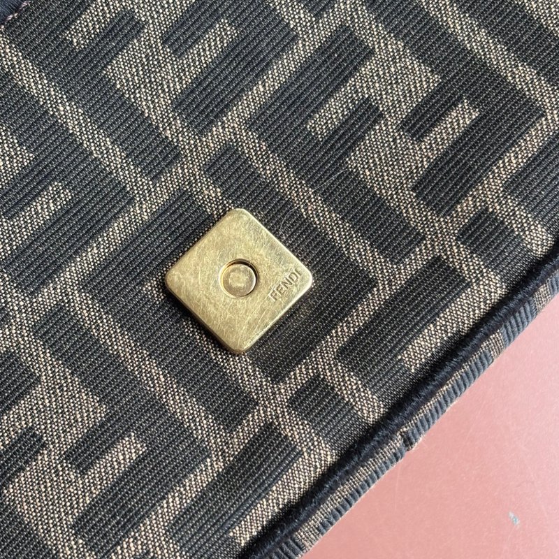::FENDI:: Baguette 棕色FF提花布料 迷你法棍 MINI鏈包 手提包-10