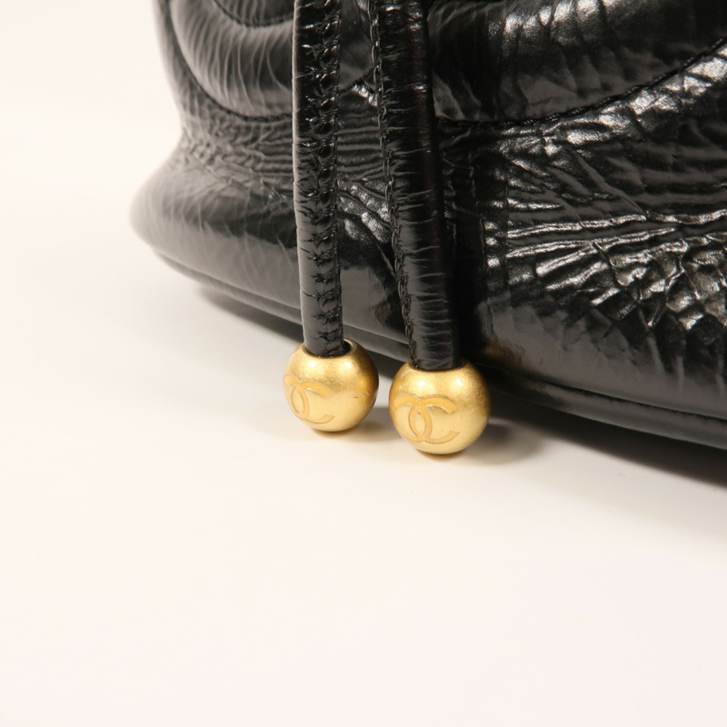 CHANEL 牛皮皮革Bucket金扣鏈帶肩背袋-13