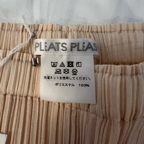 PLEATS PLEASE ISSEY MIYAKE
