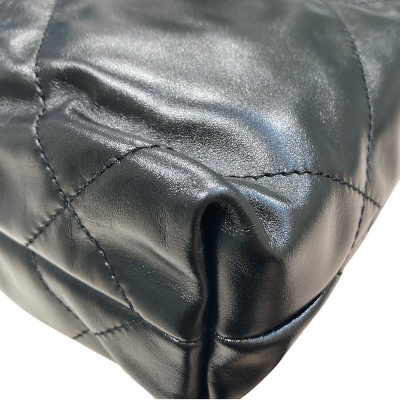 CHANEL 香奈兒 22 MINI 迷你流浪側背包 亮面小牛皮 黑色 銀釦-10