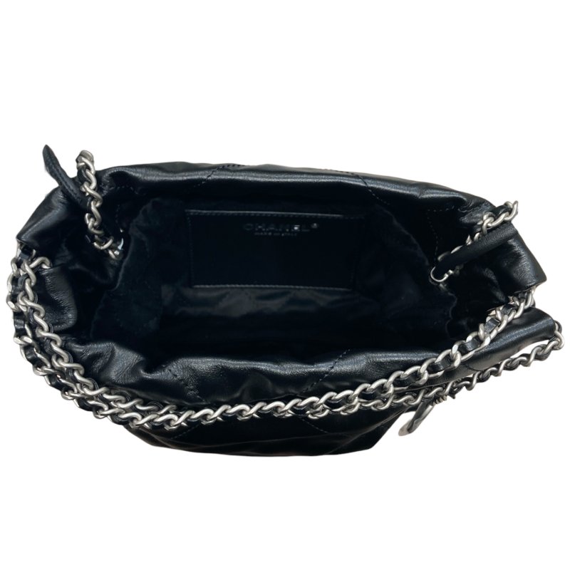 CHANEL 香奈兒 22 MINI 迷你流浪側背包 亮面小牛皮 黑色 銀釦-11