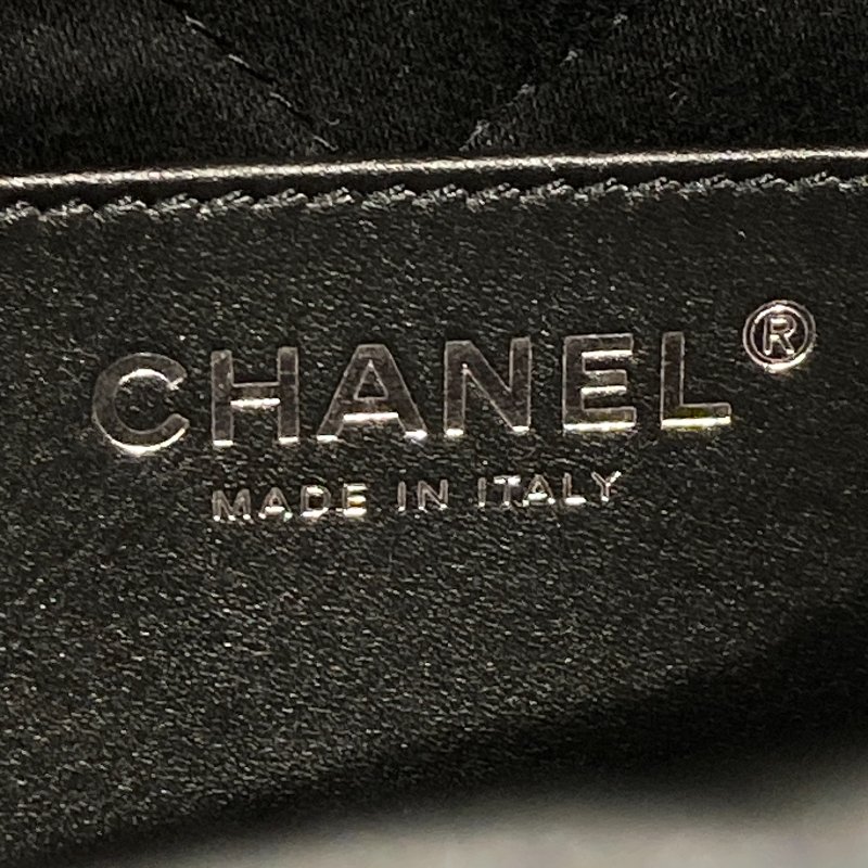 CHANEL 香奈兒 22 MINI 迷你流浪側背包 亮面小牛皮 黑色 銀釦-14