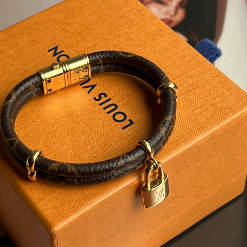 ::LOUIS VUITTON:: LV M8109E Keep It Twice 經典花紋鎖頭手環-0