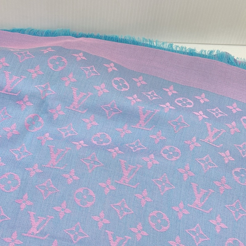 莉亞精品♡LV M76205 漸變圍巾 粉藍 二手-3