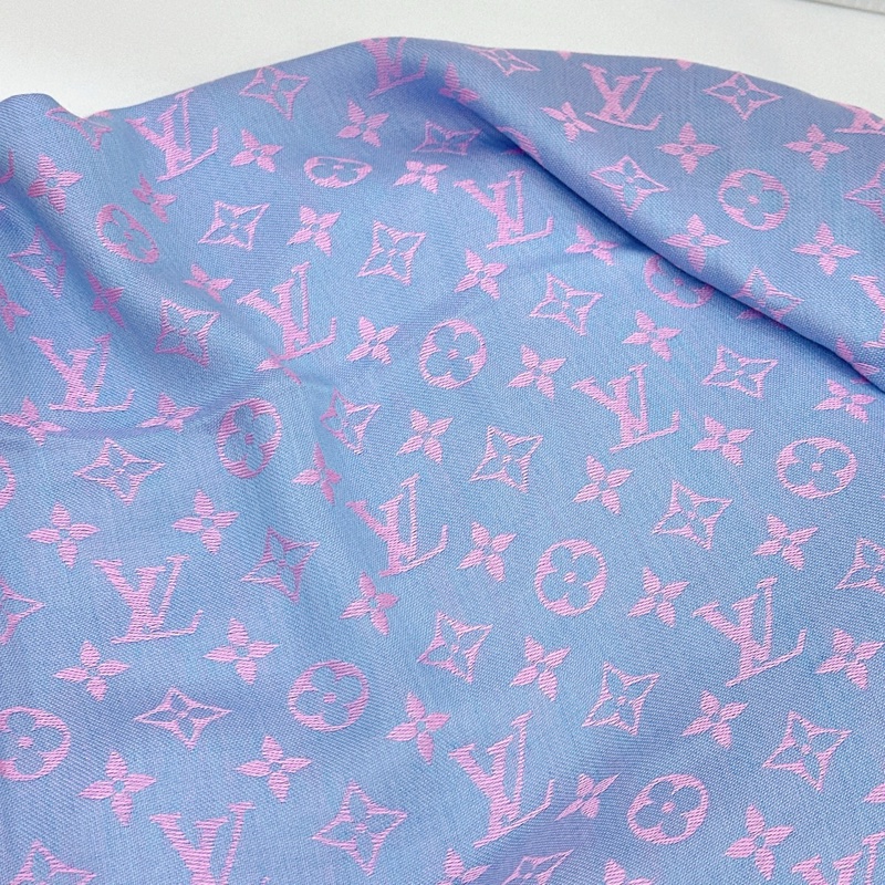 莉亞精品♡LV M76205 漸變圍巾 粉藍 二手-4