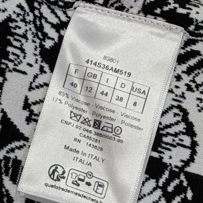 黑色和白色緹花綴以 Allover Butterfly 主題圖案-11