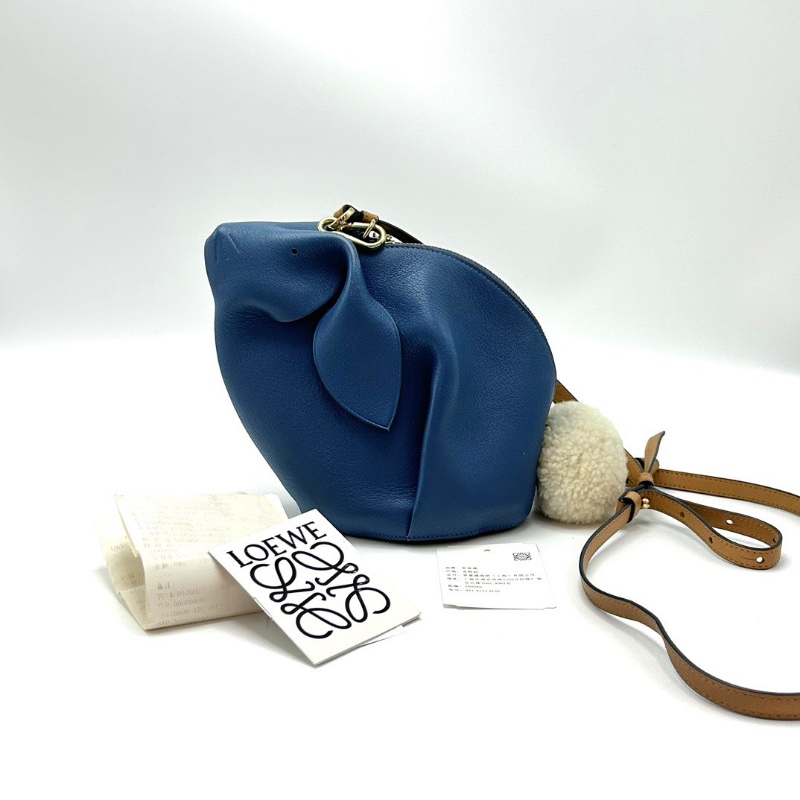 LOEWE藍色兔子肩背斜背包12*16*9 98新配件塵袋購證吊牌-1
